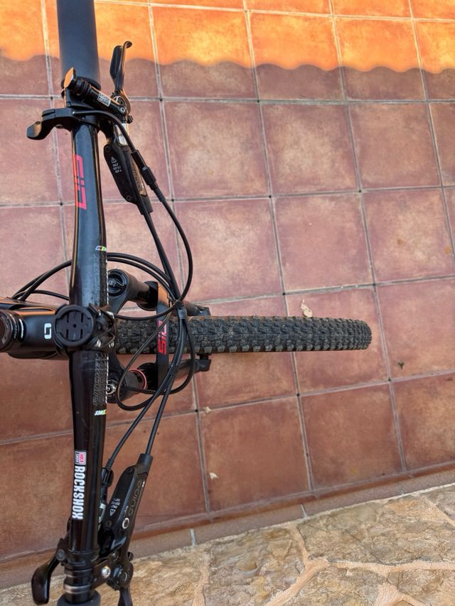 Bicicleta Montaña Carbono Negra