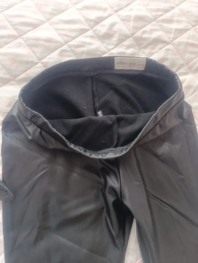 Conjunto falda-calzonas de cuero y legging cuero