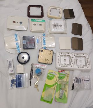 Repuestos Simon interruptores y accesorios nuevos