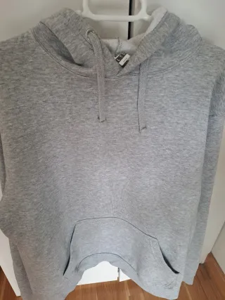 Sudadera con capucha gris