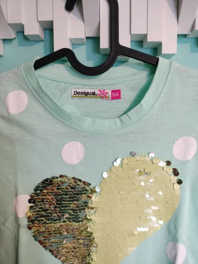 Camiseta Desigual niña 5/6 años corazón lentejuela