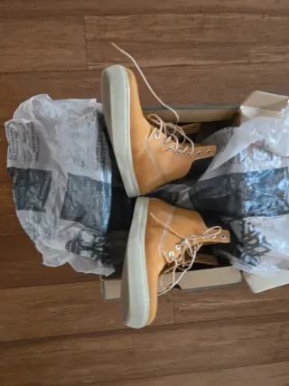 Stivaletti Timberland con lacci