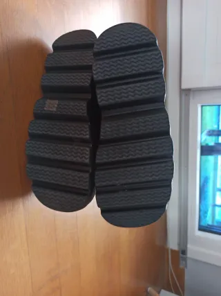 Botas Plataforma Negras con Hebillas.Sin usar.