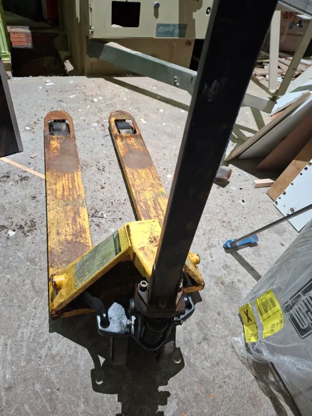 Transpaleta manual 2000 kg