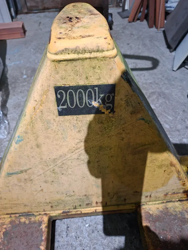 Transpaleta manual 2000 kg