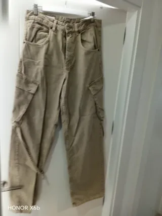 Pantalón cargo beige