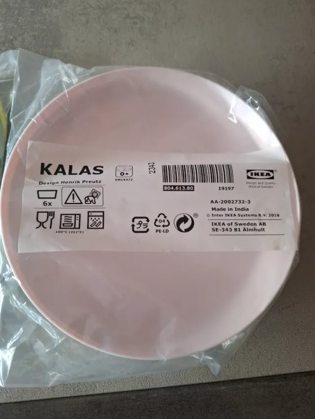 Platos y cubiertos IKEA KALAS