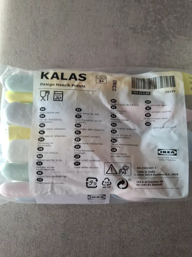 Platos y cubiertos IKEA KALAS