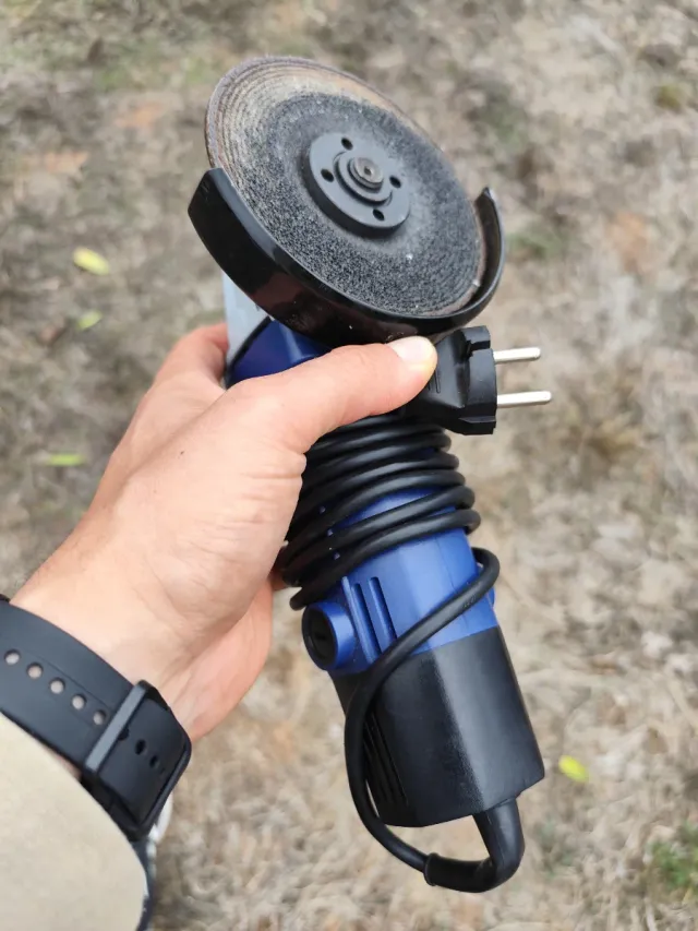 Amoladora angular eléctrica azul