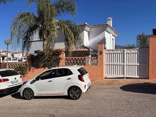 Chalet en alquiler en El Faro de Calaburra - Chaparral en Mijas