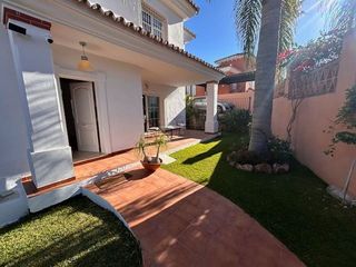 Chalet en alquiler en El Faro de Calaburra - Chaparral en Mijas