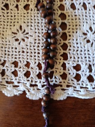 Rosario collana in legno marrone e viola