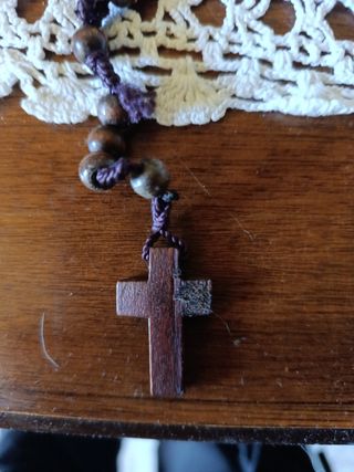 Rosario collana in legno marrone e viola