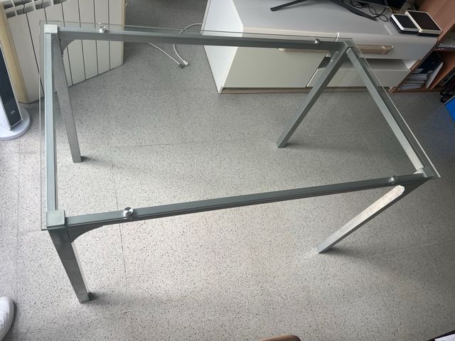 Mesa de comedor de cristal + 4 sillas