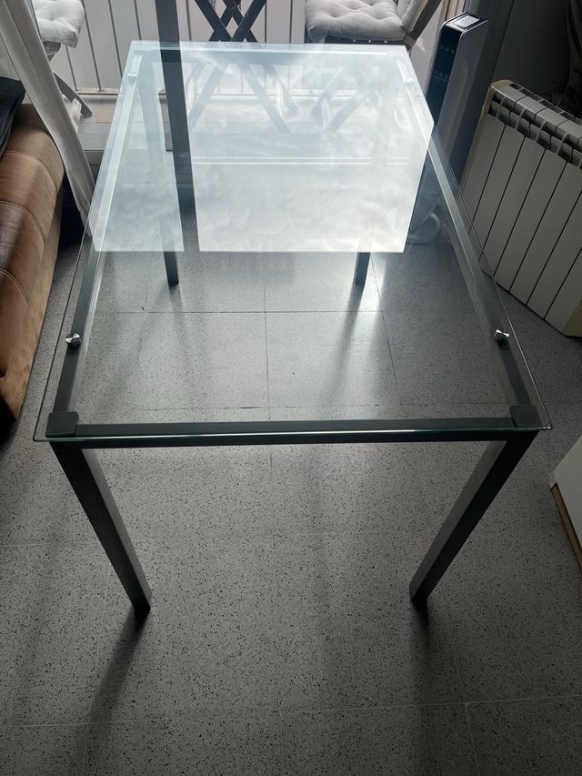 Mesa de comedor de cristal + 4 sillas