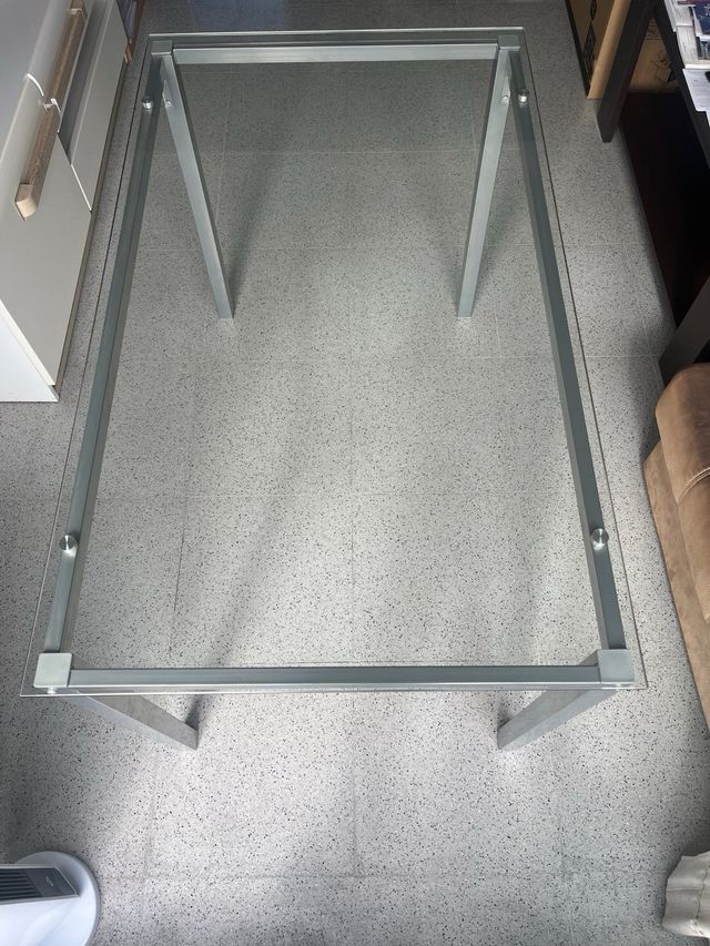 Mesa de comedor de cristal + 4 sillas