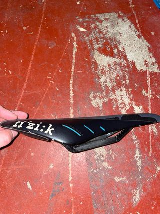 Sillín bici carretera Fizik carbono