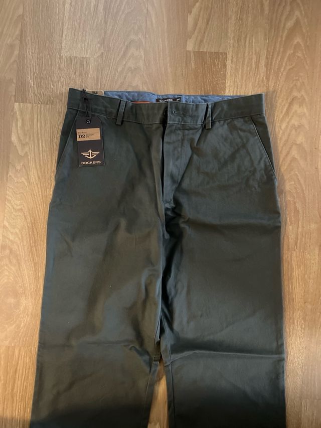 Pantalón chino Dockers marrón verdoso sin estrenar