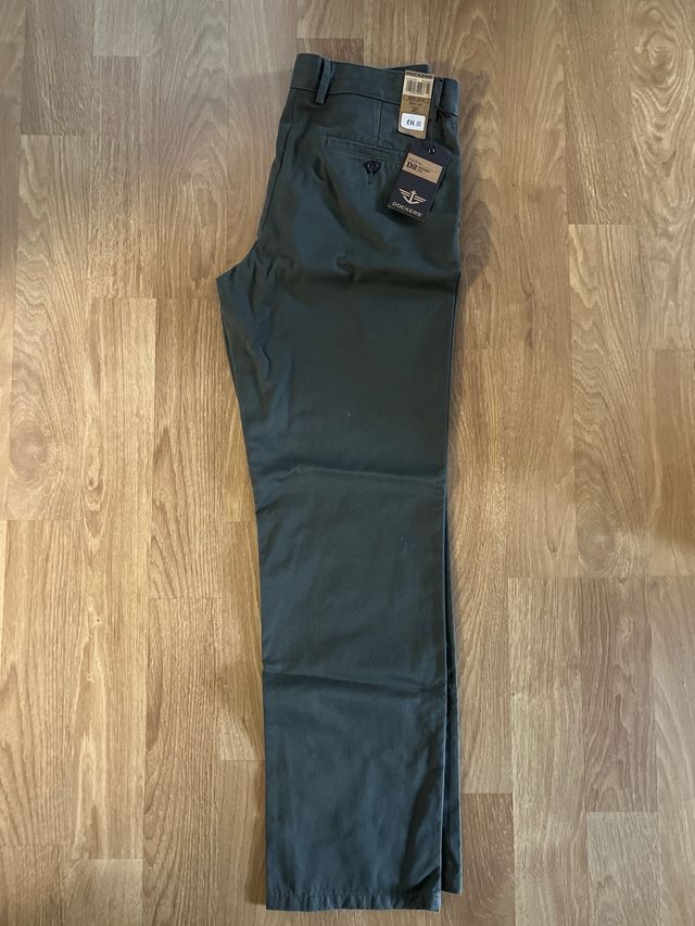 Pantalón chino Dockers marrón verdoso sin estrenar