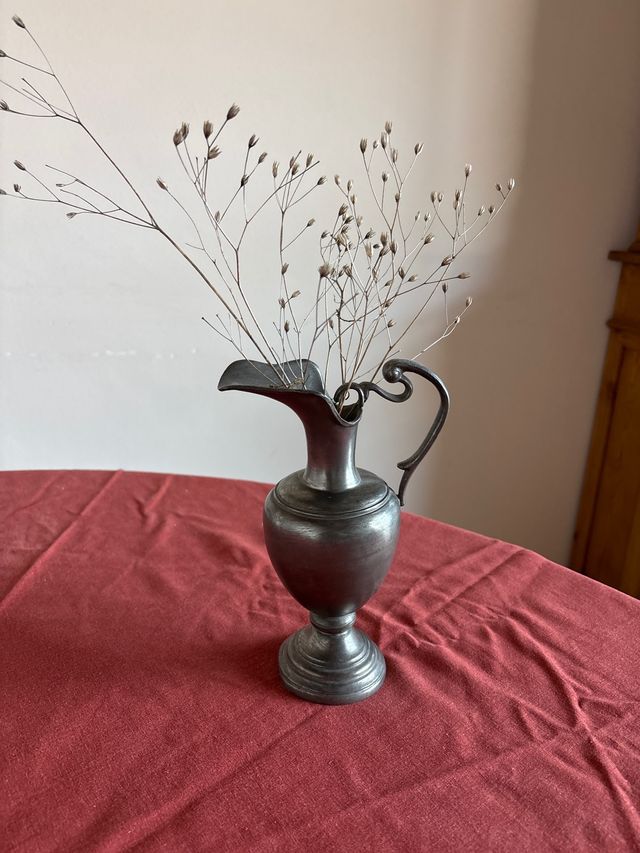 Jarrón de latón macizo antiguo