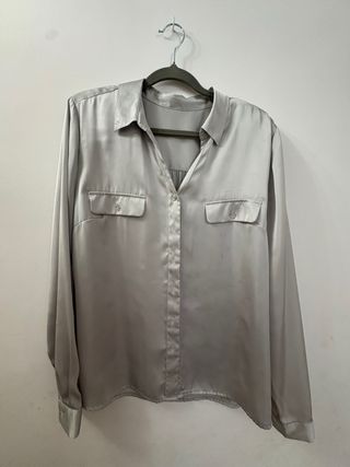 Camisa elegante gris perla