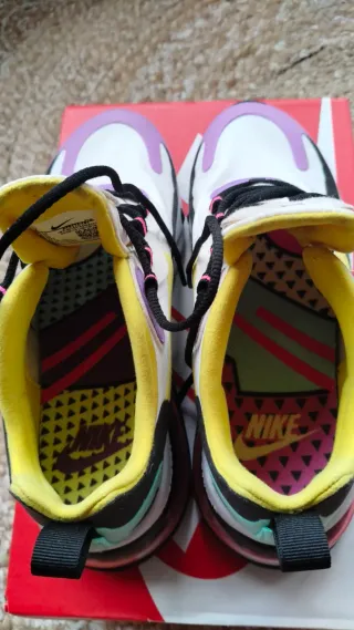 Nike Air Max 270 React Morado Blanco