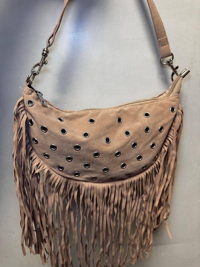 Bolso Emery Rose flecos y tachuelas