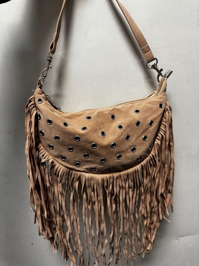 Bolso Emery Rose flecos y tachuelas