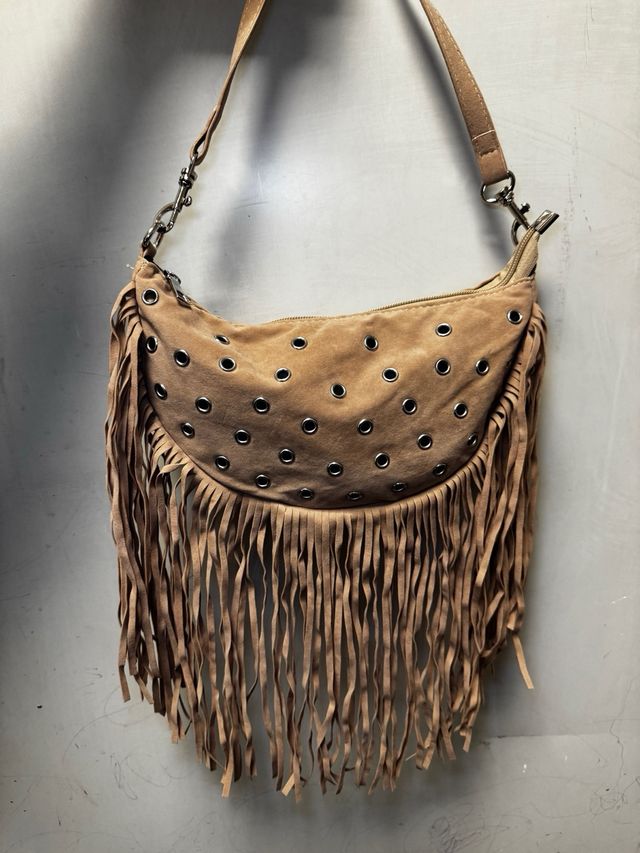 Bolso Emery Rose flecos y tachuelas