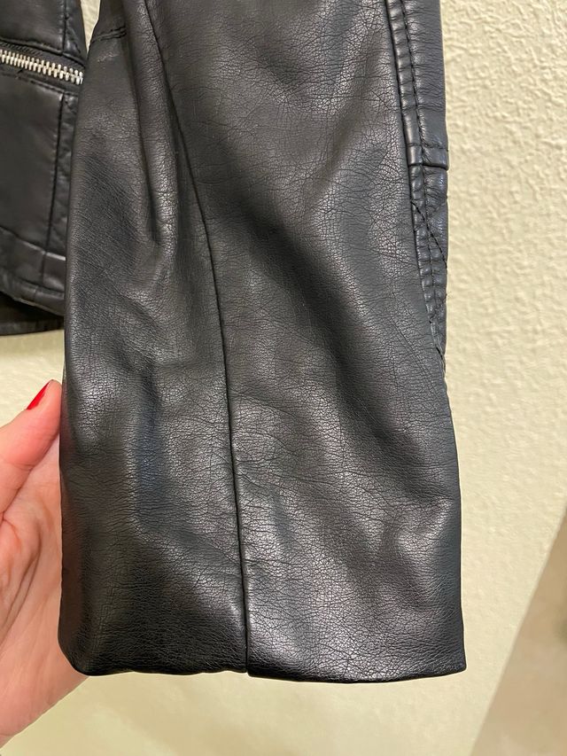 Cazadora biker efecto piel color negro