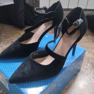 Zapatos tacón fino punta ante negro talla 40