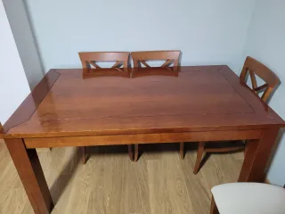 Conjunto mesas de madera.(no se venden las sillas)