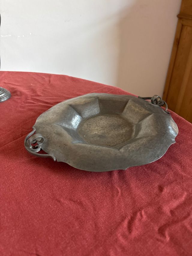 Bandeja antigua de latón con asas