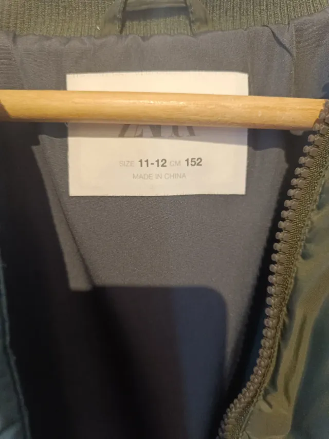 Chaqueta bomber Zara verde 11-12años