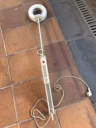 Lámpara de pared con lupa de aumento