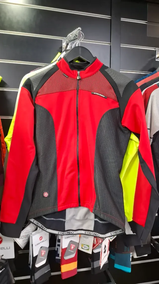 Chaqueta Etxeondo Lerro Talla M Roja y Negra