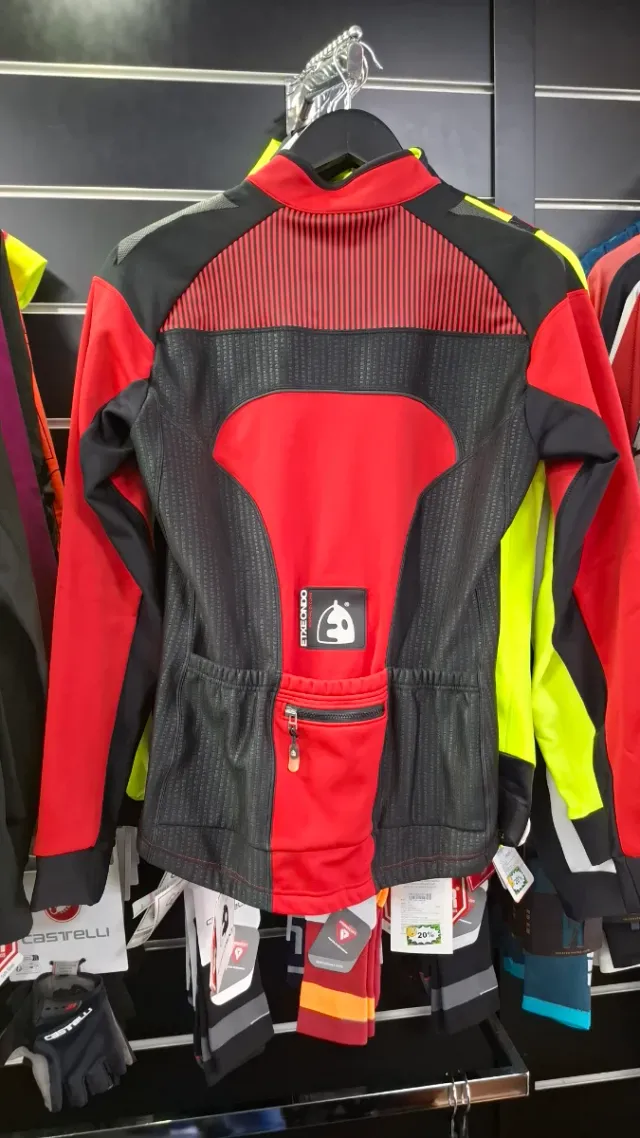 Chaqueta Etxeondo Lerro Talla M Roja y Negra