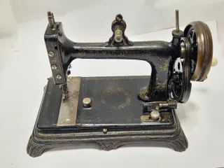 Antigua Máquina de Coser La Mascote 1906