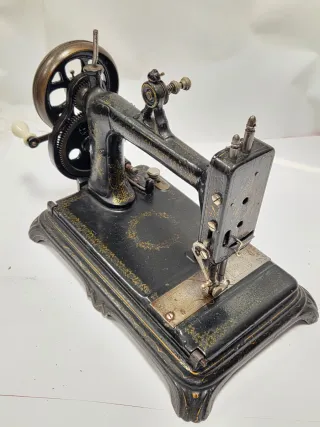 Antigua Máquina de Coser La Mascote 1906