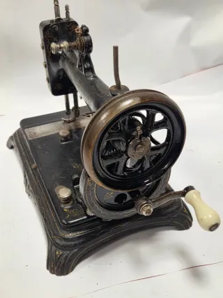 Antigua Máquina de Coser La Mascote 1906