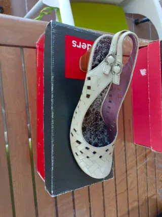 Zapatos blancos y color nude Precio por unidad