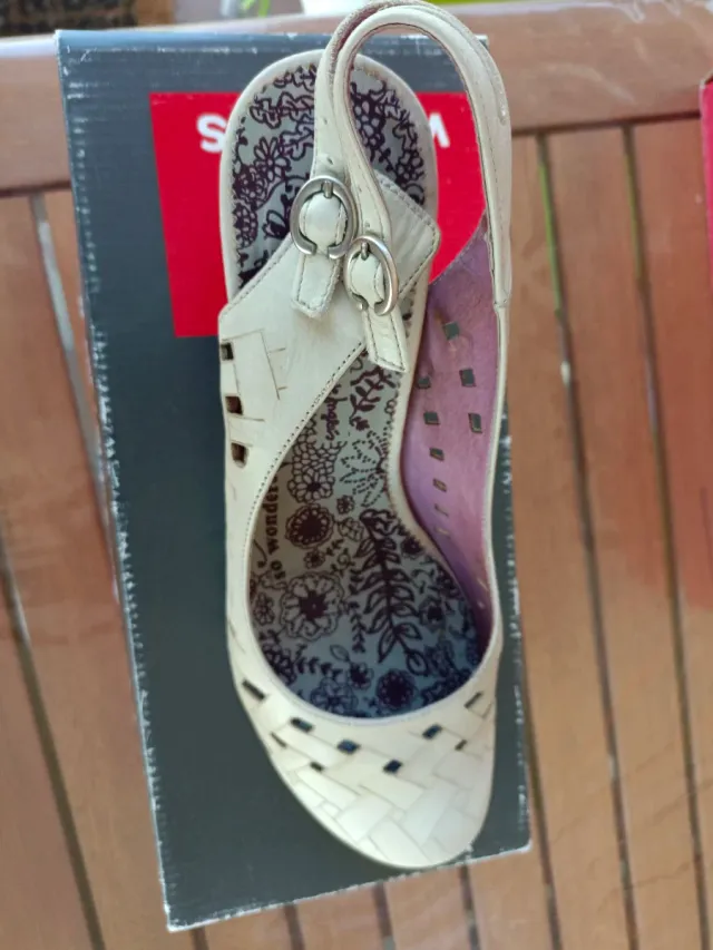 Zapatos blancos y color nude Precio por unidad