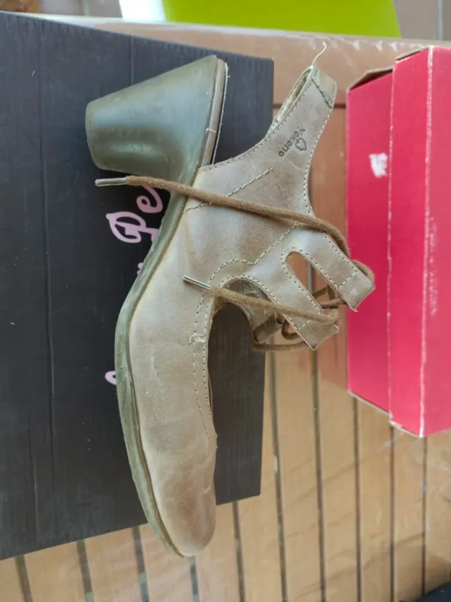 Zapatos blancos y color nude Precio por unidad