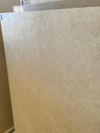 Azulejo porcelánico beige 60x120 estilo piedra