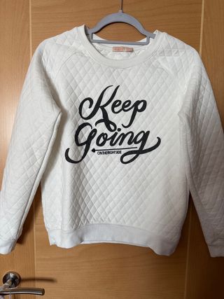 Sudadera Bershka blanca con mensaje