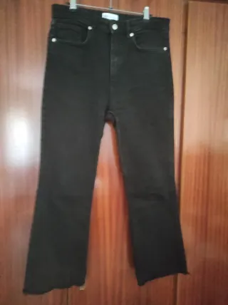 Pantalón vaquero negro flare