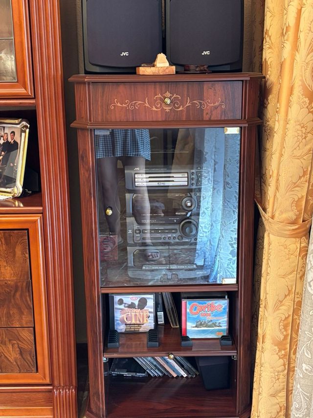 Mueble clásico equipo música madera y cristal