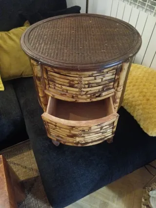 Tavolino rotondo in bambù e vimini