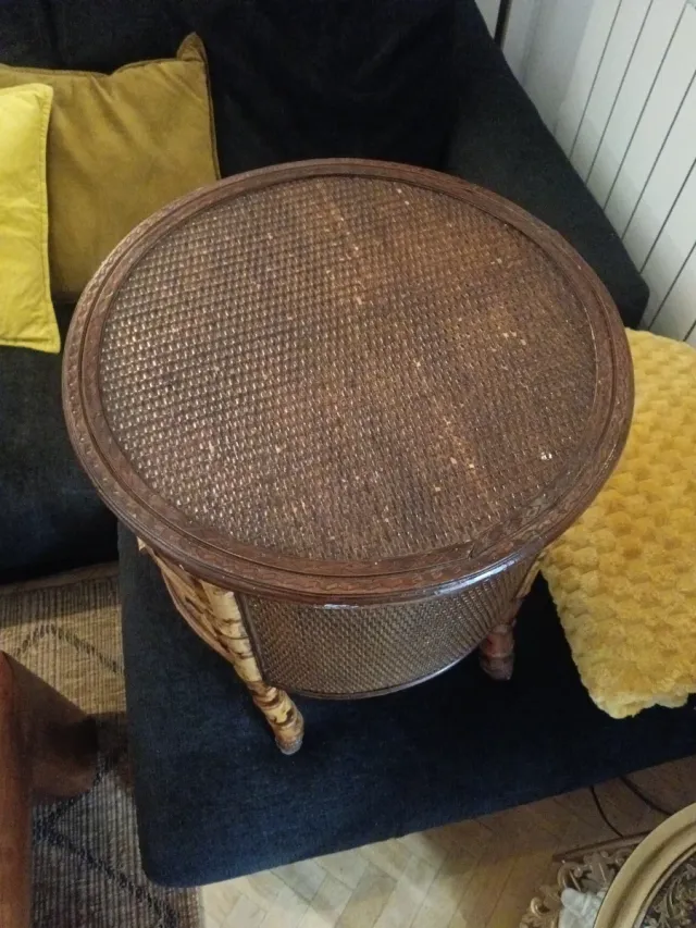 Tavolino rotondo in bambù e vimini