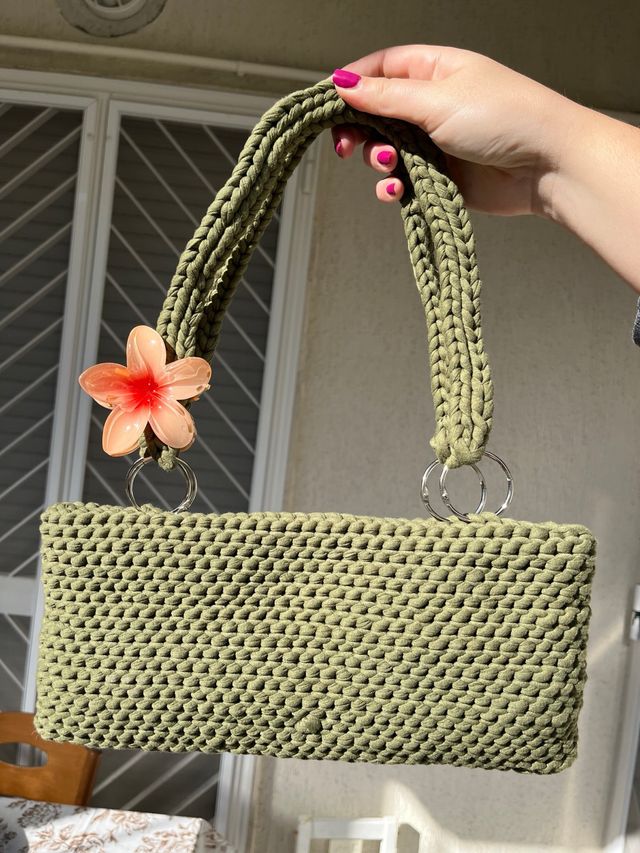 Borsa uncinetto verde con fiore